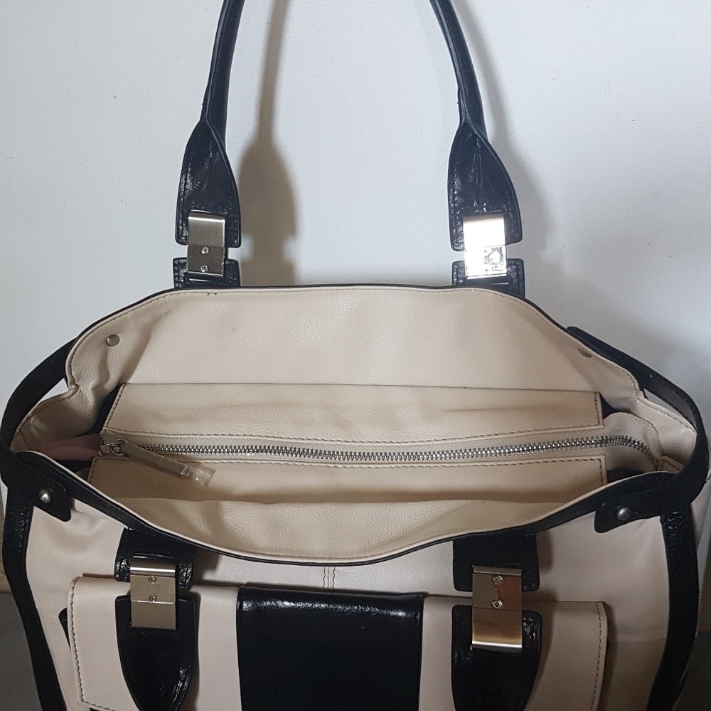Handbag - Picture 3 of 8